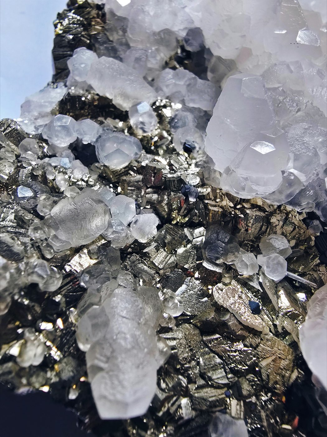 Metallic mineral ore specimen